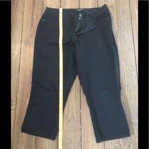 Roz & Ali Capri Pants